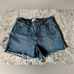 Abercrombie & Fitch High Rise 4” Mom Short…Size 28/6